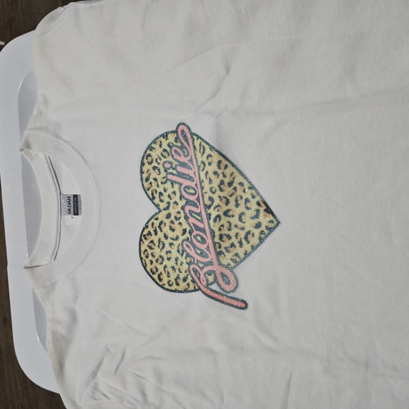 Medium womens Graphic Tee white Closing Account this weekend! Everything $9 or - Picture 1 of 1